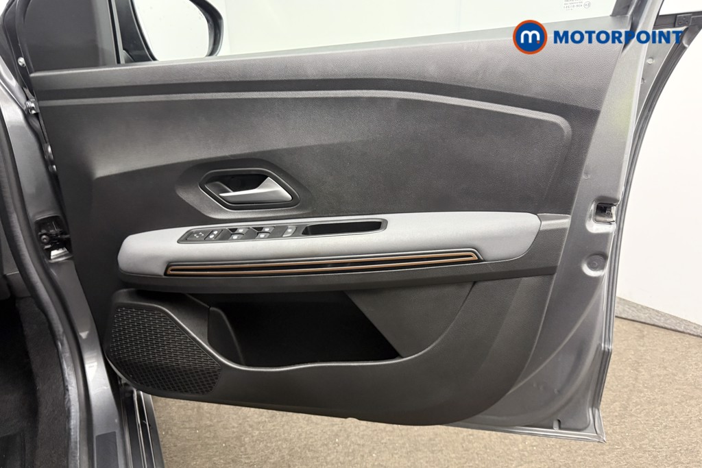 Dacia Jogger Extreme Automatic Petrol-Electric Hybrid People Carrier - Stock Number (1666908) - 2nd supplementary image