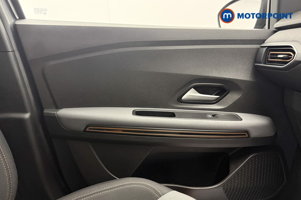Dacia Jogger Extreme Automatic Petrol-Electric Hybrid People Carrier - Stock Number (1666908) - 12th supplementary image