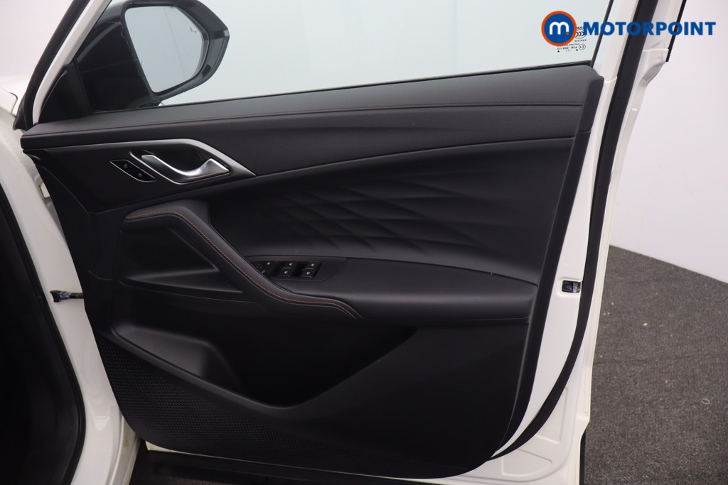 Mg Motor Uk HS Trophy Manual Petrol SUV - Stock Number (1667441) - 8th supplementary image