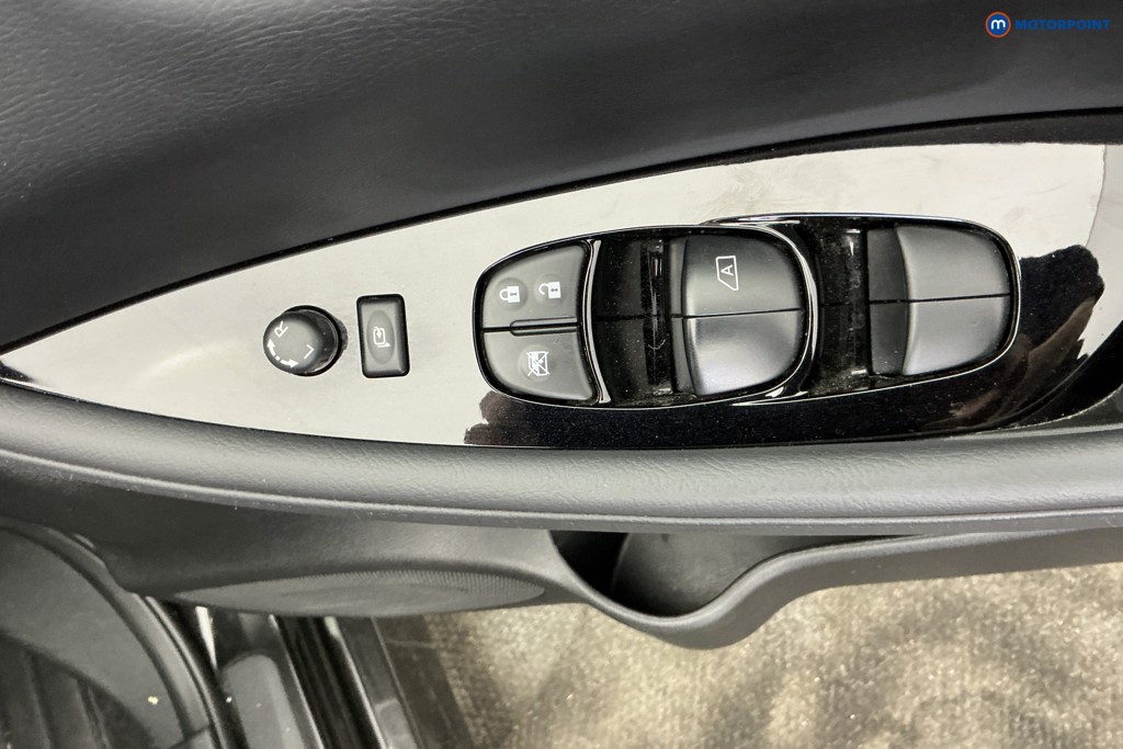Nissan Leaf N-Connecta Automatic Electric Hatchback - Stock Number (1667593) - 16th supplementary image