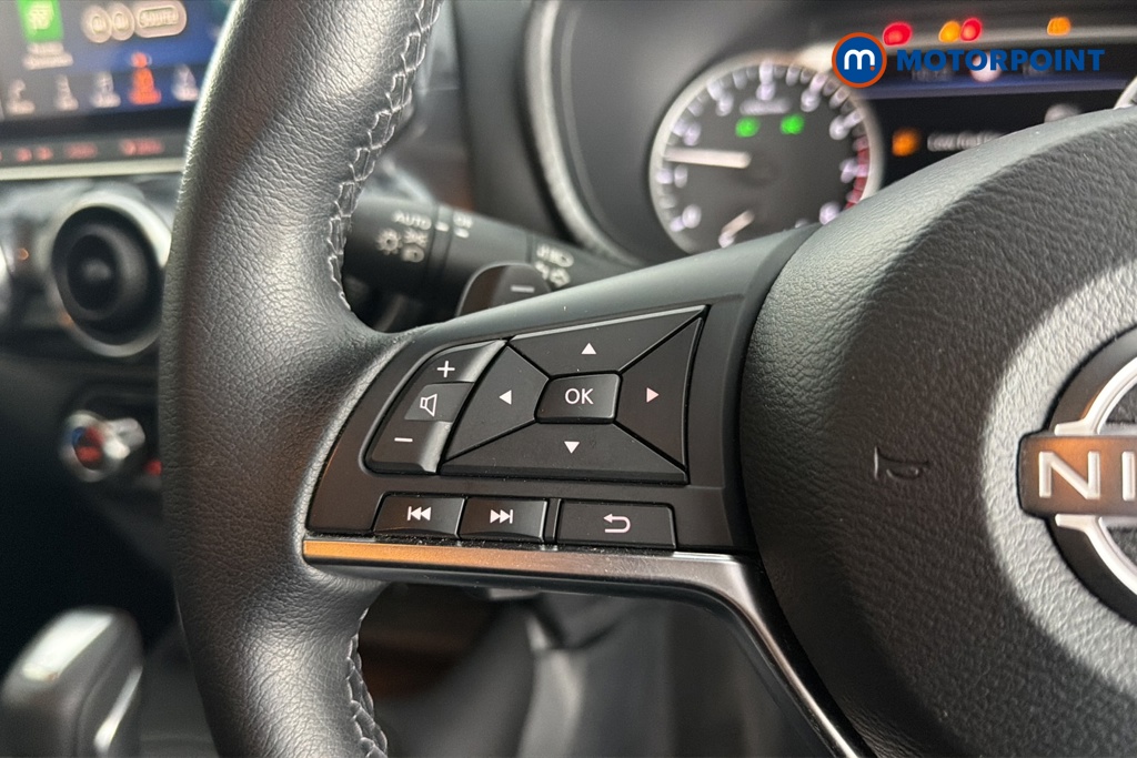 Nissan Juke N-Connecta Automatic Petrol SUV - Stock Number (1667603) - 4th supplementary image