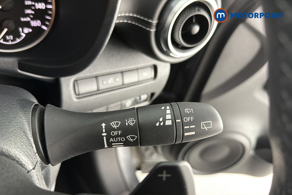 Nissan Juke N-Connecta Automatic Petrol SUV - Stock Number (1667603) - 6th supplementary image