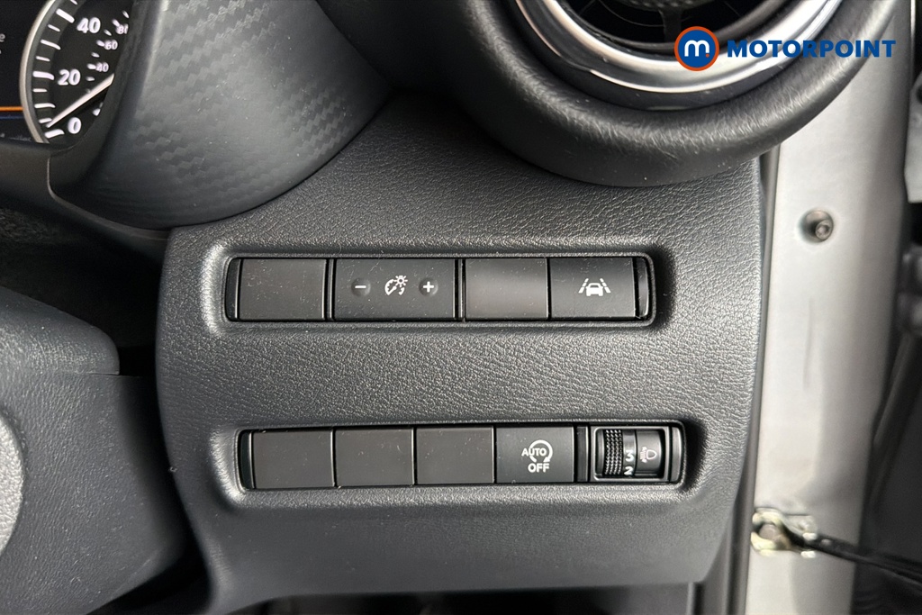 Nissan Juke N-Connecta Automatic Petrol SUV - Stock Number (1667603) - 11th supplementary image