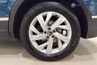 Volkswagen Tiguan Life Manual Petrol SUV - Stock Number (1662850) - 45th supplementary image