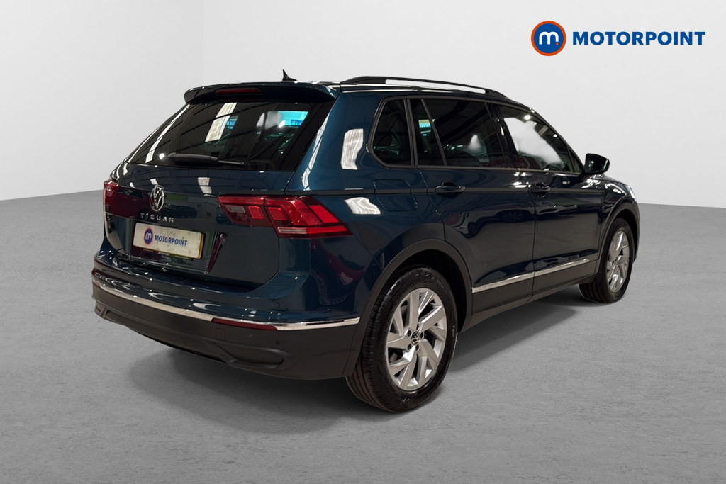 Volkswagen Tiguan Life Manual Petrol SUV - Stock Number (1662850) - Passenger side rear corner