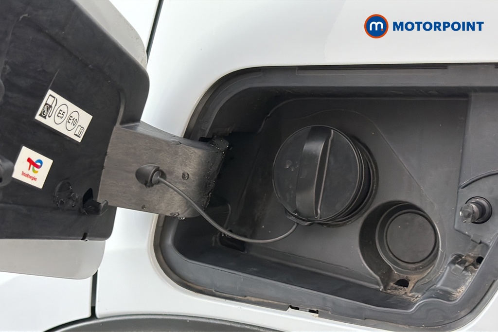 Peugeot 2008 Allure Manual Petrol SUV - Stock Number (1665886) - 41st supplementary image