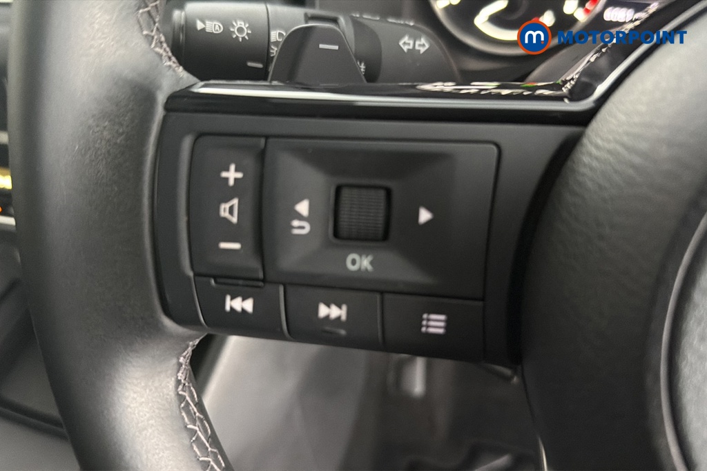 Nissan Qashqai Acenta Premium Automatic Petrol SUV - Stock Number (1667609) - 4th supplementary image