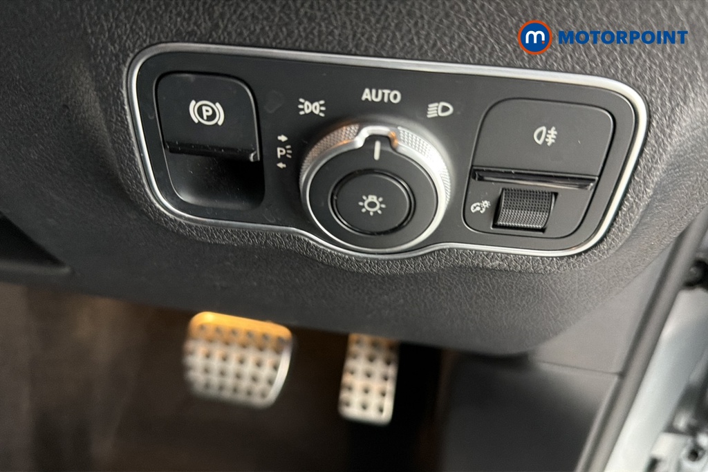 Mercedes-Benz GLB Amg Line Automatic Petrol SUV - Stock Number (1667625) - 11th supplementary image