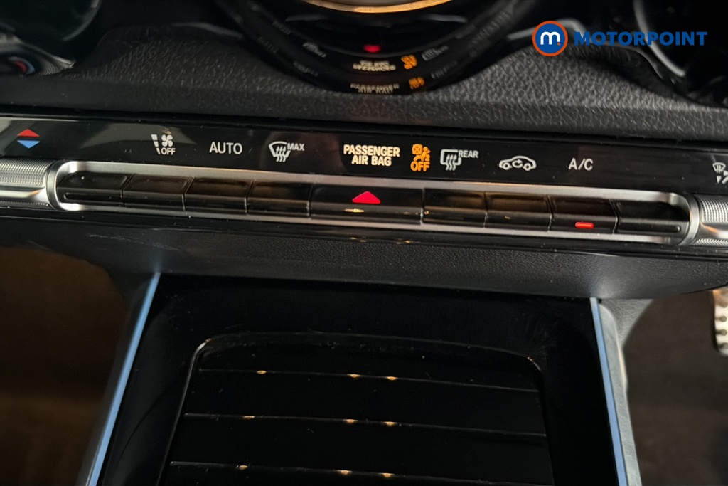 Mercedes-Benz GLB Amg Line Automatic Petrol SUV - Stock Number (1667625) - 12th supplementary image
