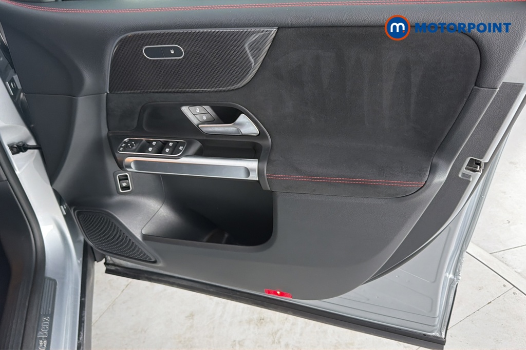 Mercedes-Benz GLB Amg Line Automatic Petrol SUV - Stock Number (1667625) - 18th supplementary image