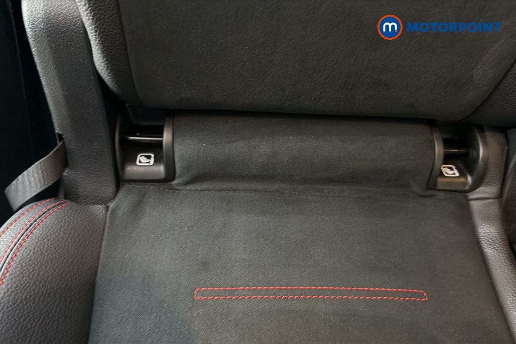 Mercedes-Benz GLB Amg Line Automatic Petrol SUV - Stock Number (1667625) - 27th supplementary image