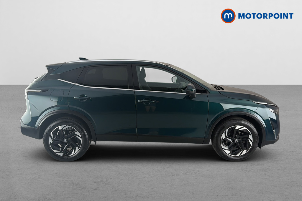 Nissan Qashqai N-Connecta Manual Petrol SUV - Stock Number (1667626) - Passenger side
