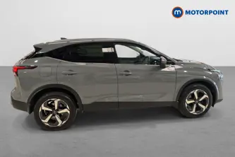 Nissan Qashqai N-Connecta Automatic Petrol SUV - Stock Number (1667727) - Passenger side