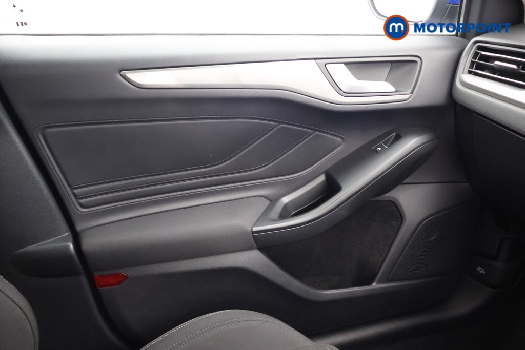 Ford Focus Titanium Manual Petrol Hatchback - Stock Number (1650347) - 12th supplementary image