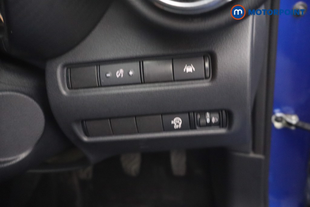 Nissan Juke N-Connecta Manual Petrol SUV - Stock Number (1651242) - 13th supplementary image
