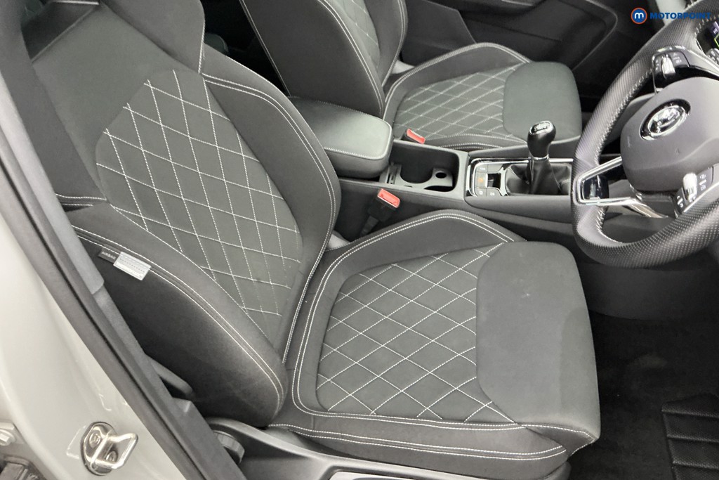 Skoda Karoq Sportline Manual Petrol SUV - Stock Number (1654461) - 5th supplementary image