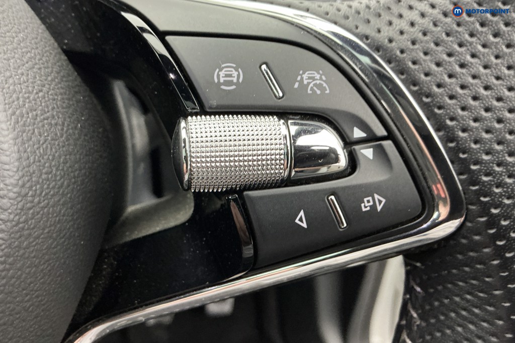 Skoda Karoq Sportline Manual Petrol SUV - Stock Number (1654461) - 21st supplementary image