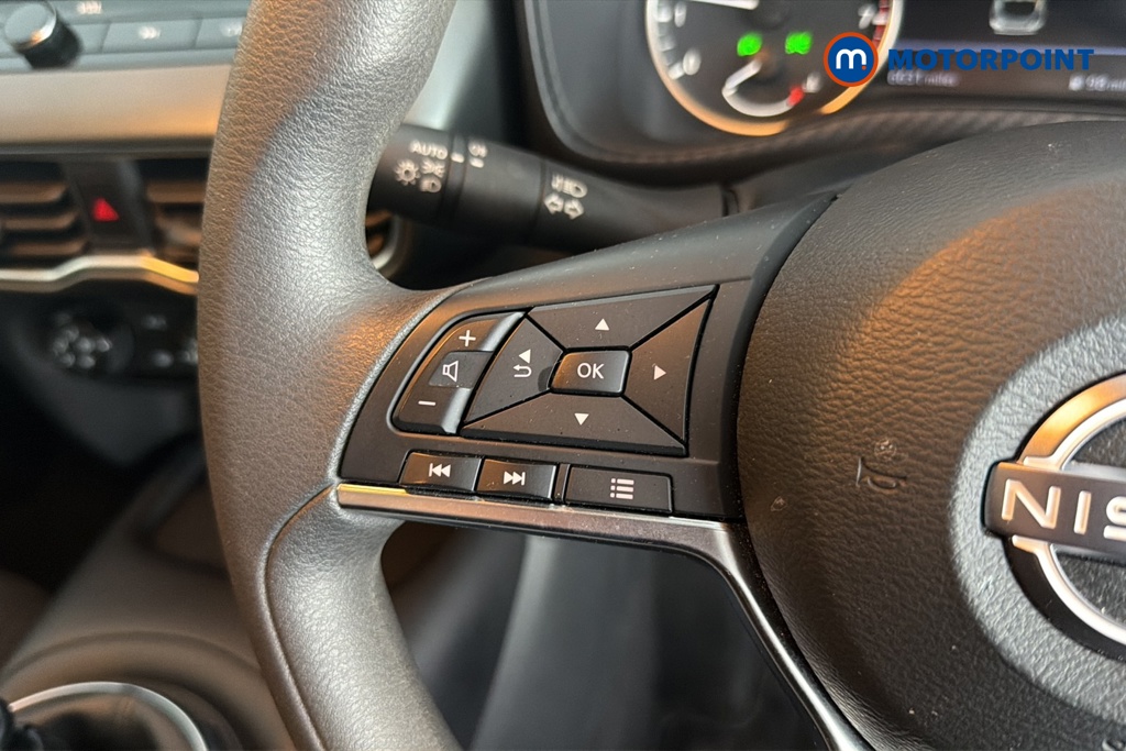 Nissan Juke Acenta Premium Manual Petrol SUV - Stock Number (1662178) - 4th supplementary image
