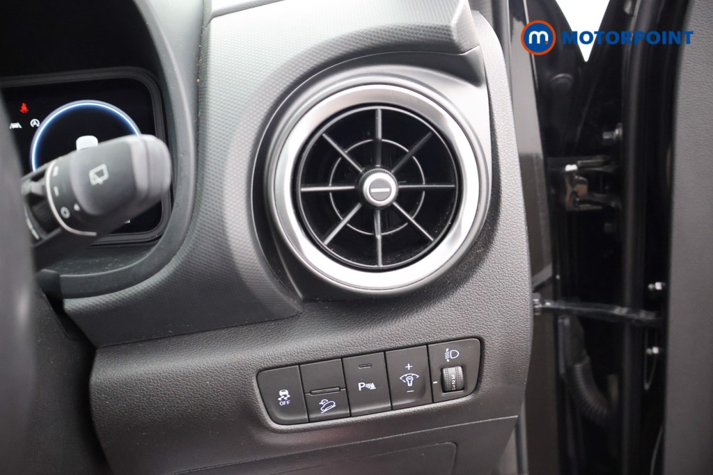Hyundai Kona Premium Manual Petrol SUV - Stock Number (1663168) - 7th supplementary image