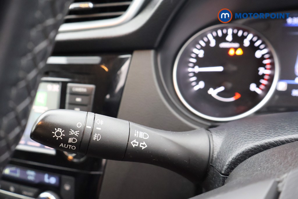Nissan Qashqai Acenta Premium Automatic Petrol SUV - Stock Number (1663190) - 5th supplementary image