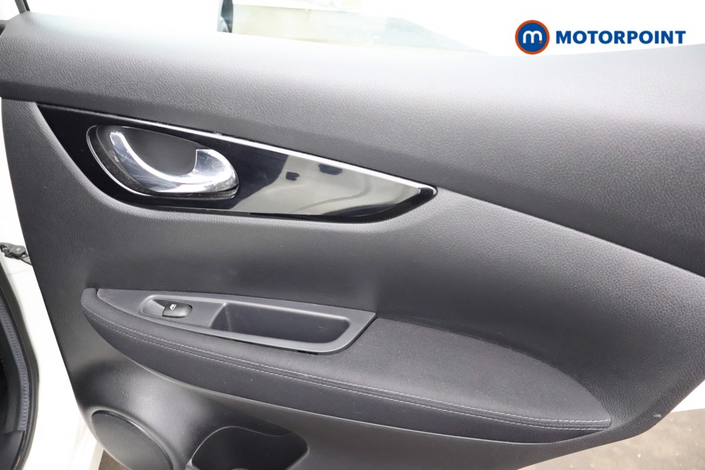 Nissan Qashqai Acenta Premium Automatic Petrol SUV - Stock Number (1663190) - 17th supplementary image