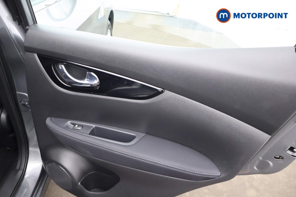 Nissan Qashqai Acenta Premium Manual Petrol SUV - Stock Number (1663302) - 19th supplementary image
