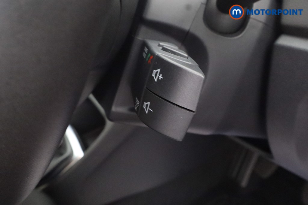 Renault Captur Iconic Manual Petrol SUV - Stock Number (1664435) - 15th supplementary image