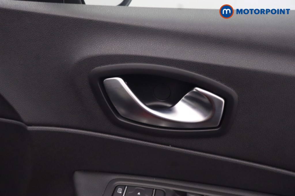 Renault Captur Iconic Manual Petrol SUV - Stock Number (1664435) - 17th supplementary image
