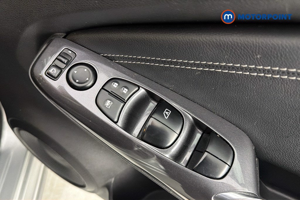 Nissan Juke N-Connecta Automatic Petrol SUV - Stock Number (1665089) - 42nd supplementary image