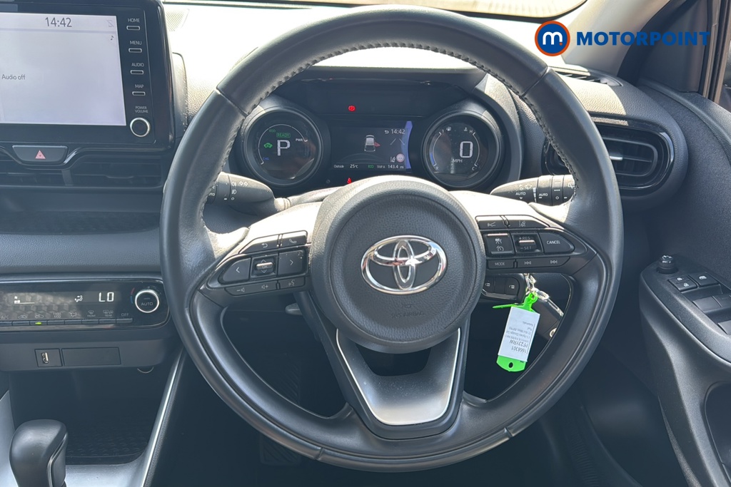 Toyota Yaris Design Automatic Petrol-Electric Hybrid Hatchback - Stock Number (1668301) - 2nd supplementary image