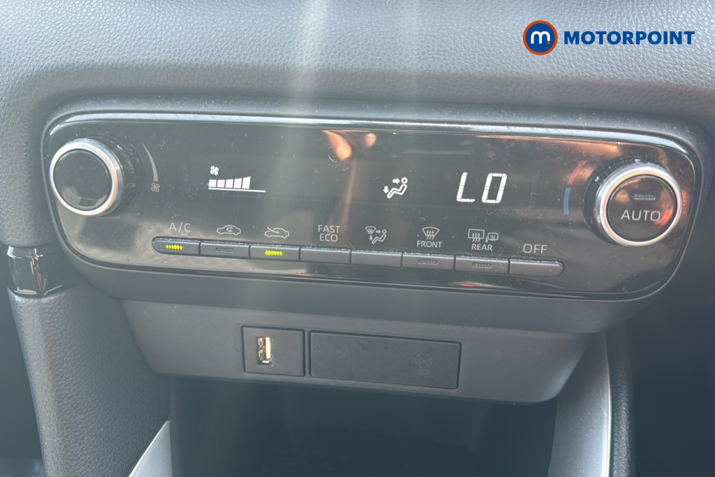 Toyota Yaris Design Automatic Petrol-Electric Hybrid Hatchback - Stock Number (1668301) - 12th supplementary image