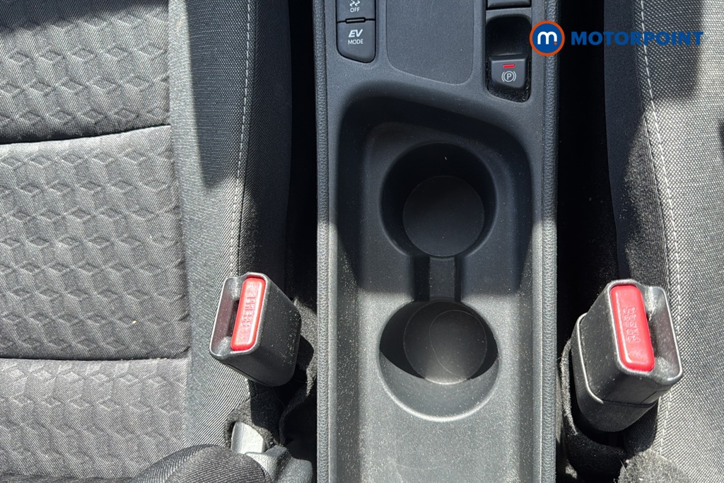 Toyota Yaris Design Automatic Petrol-Electric Hybrid Hatchback - Stock Number (1668301) - 16th supplementary image
