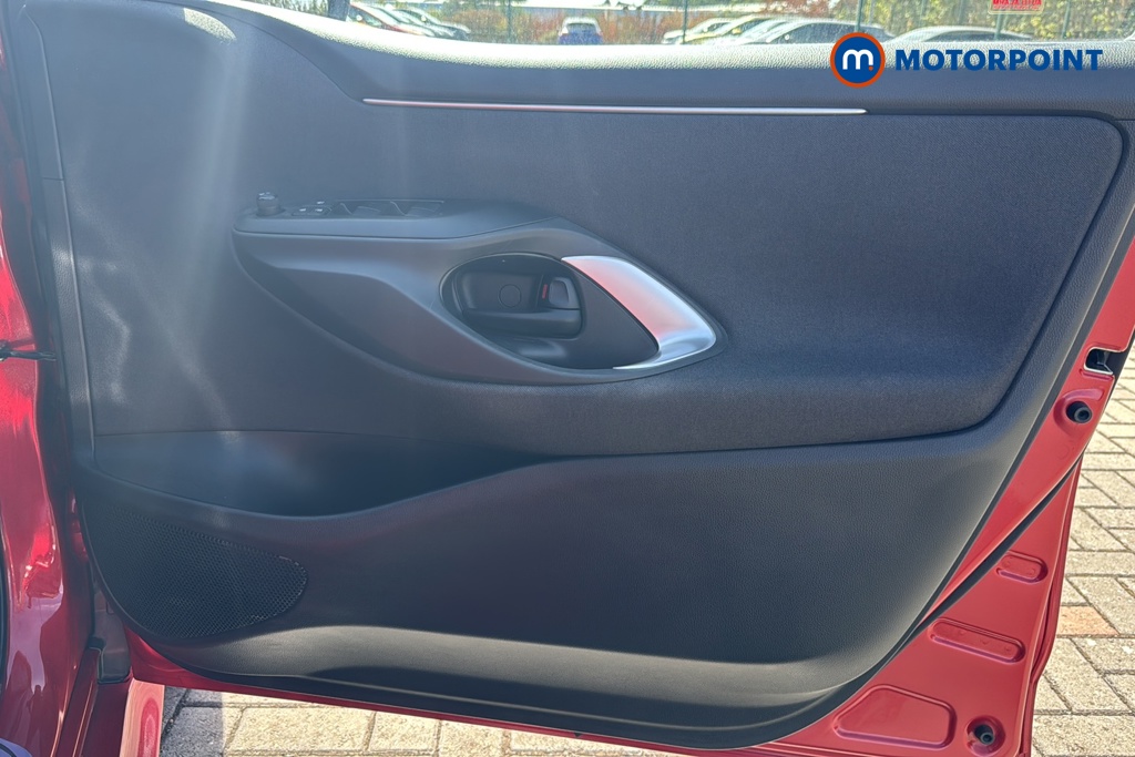 Toyota Yaris Design Automatic Petrol-Electric Hybrid Hatchback - Stock Number (1668301) - 18th supplementary image