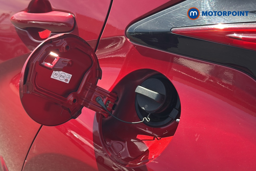 Toyota Yaris Design Automatic Petrol-Electric Hybrid Hatchback - Stock Number (1668301) - 41st supplementary image