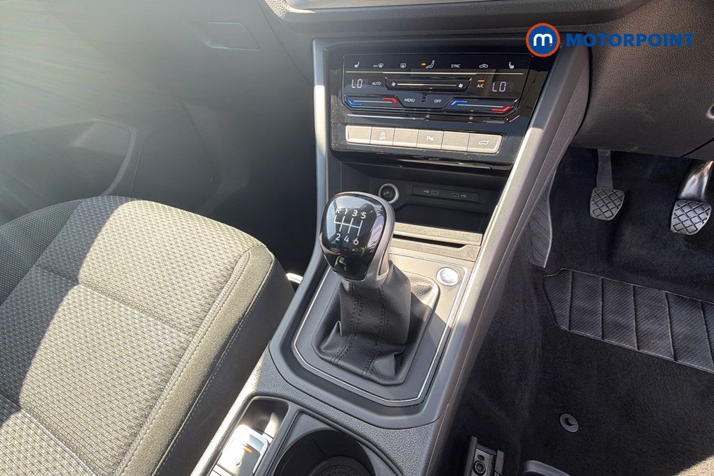 Volkswagen Touran Match Manual Petrol People Carrier - Stock Number (1668476) - 4th supplementary image