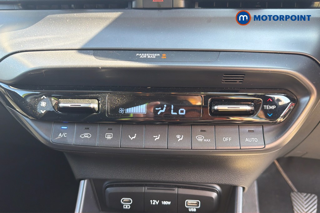 Hyundai I20 Premium Manual Petrol Hatchback - Stock Number (1633214) - 2nd supplementary image