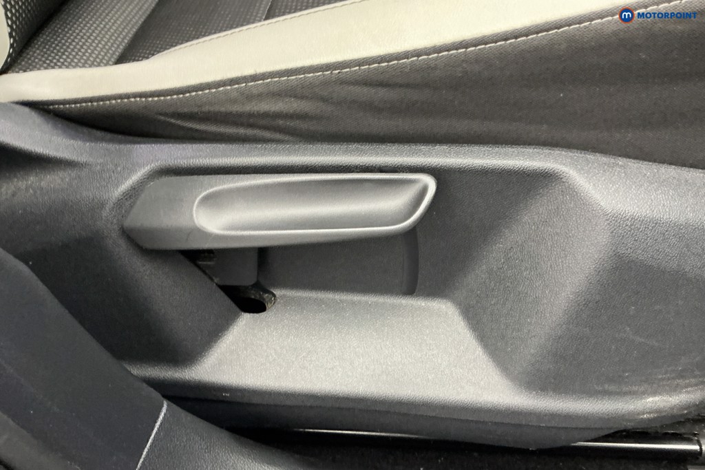 Volkswagen T-Roc SEL Automatic Petrol SUV - Stock Number (1635726) - 23rd supplementary image