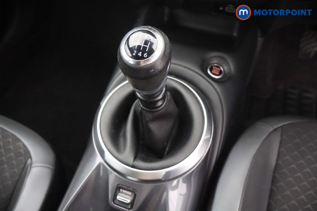 Nissan Juke N-Connecta Manual Petrol SUV - Stock Number (1652363) - 4th supplementary image