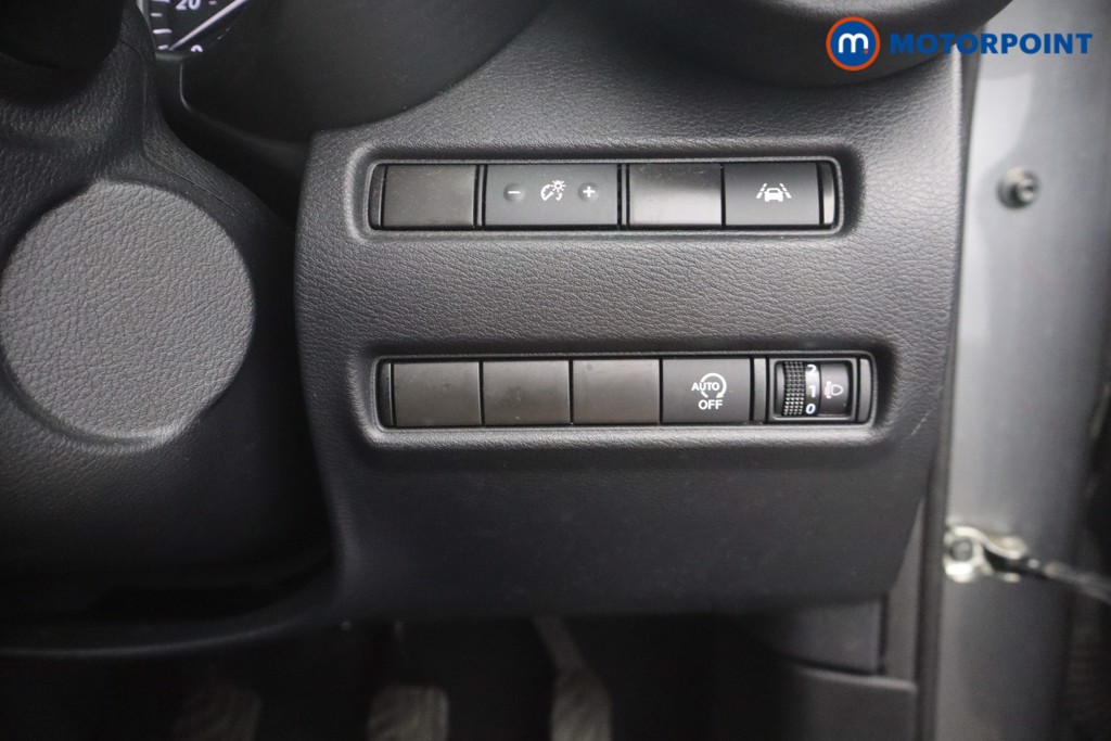 Nissan Juke N-Connecta Manual Petrol SUV - Stock Number (1652363) - 8th supplementary image