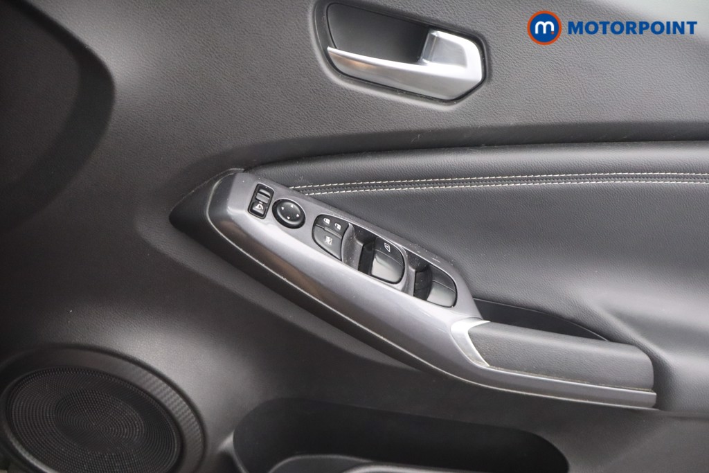 Nissan Juke N-Connecta Manual Petrol SUV - Stock Number (1652363) - 9th supplementary image
