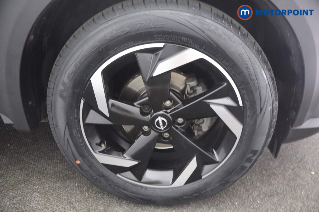 Nissan Juke N-Connecta Manual Petrol SUV - Stock Number (1652363) - 15th supplementary image