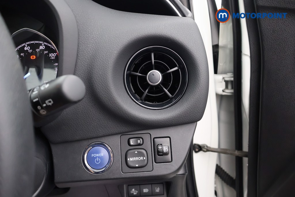 Toyota Yaris Y20 Automatic Petrol Hatchback - Stock Number (1652827) - 7th supplementary image