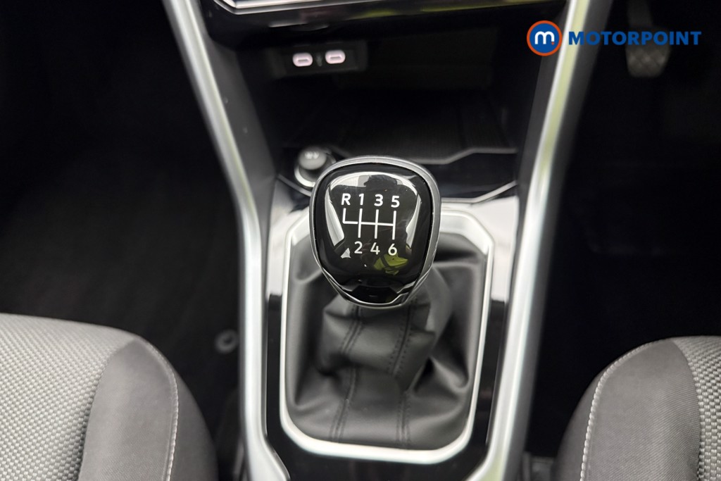 Volkswagen T-Roc Life Manual Petrol SUV - Stock Number (1654077) - 21st supplementary image