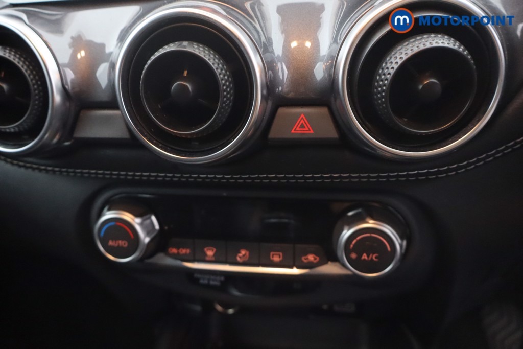 Nissan Juke N-Connecta Manual Petrol SUV - Stock Number (1654198) - 3rd supplementary image