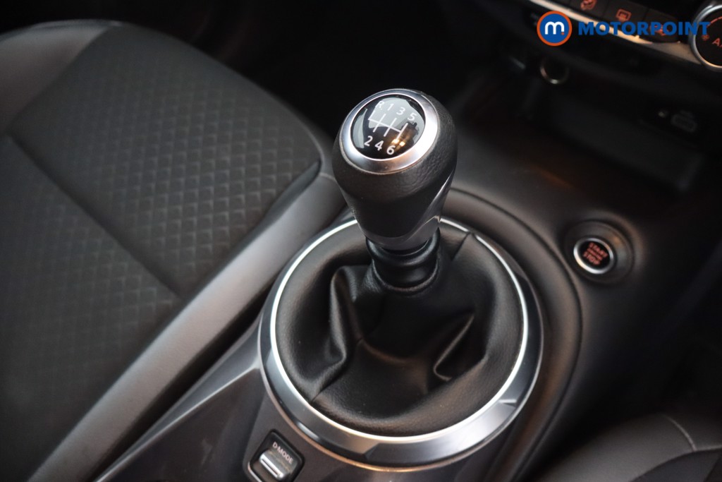 Nissan Juke N-Connecta Manual Petrol SUV - Stock Number (1654198) - 4th supplementary image