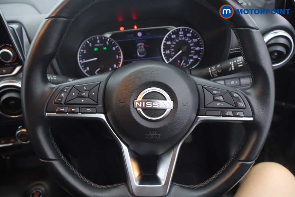 Nissan Juke N-Connecta Manual Petrol SUV - Stock Number (1654198) - 5th supplementary image