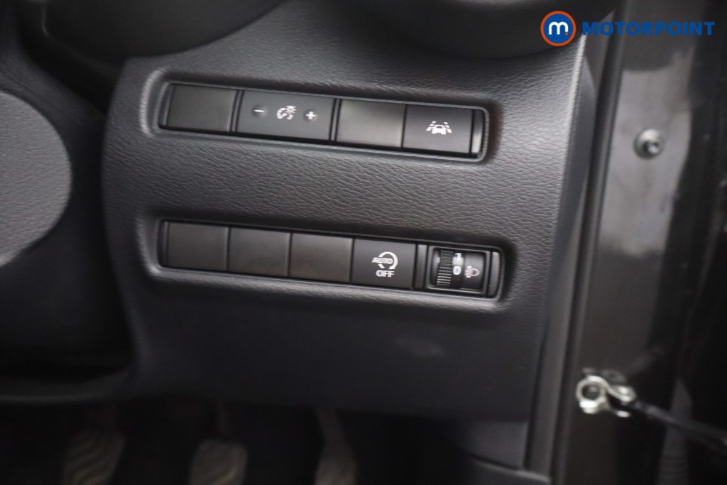 Nissan Juke N-Connecta Manual Petrol SUV - Stock Number (1654198) - 8th supplementary image