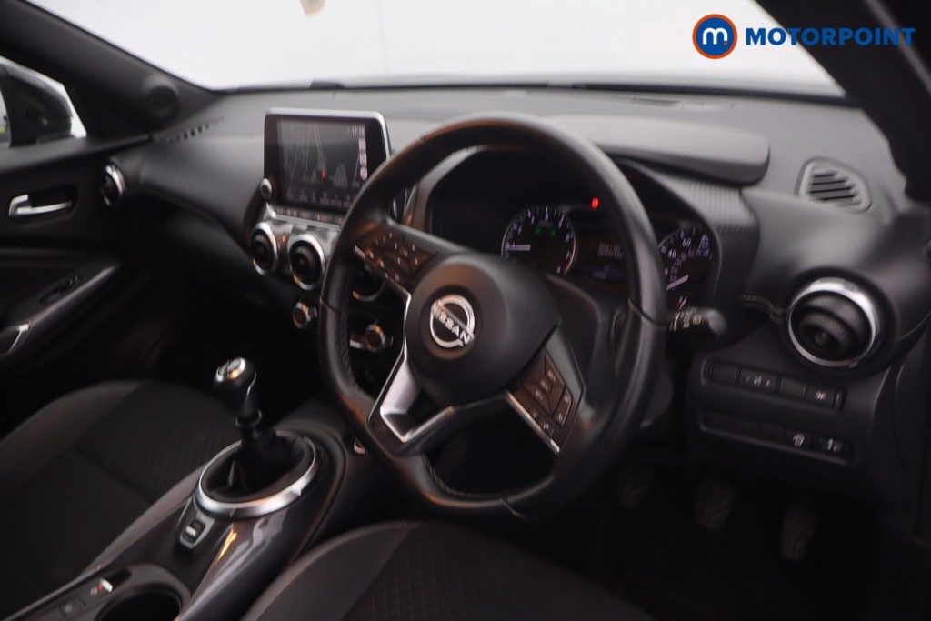 Nissan Juke N-Connecta Manual Petrol SUV - Stock Number (1654198) - 1st supplementary image