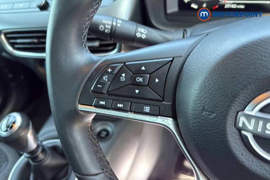 Nissan Juke N-Connecta Manual Petrol SUV - Stock Number (1657115) - 4th supplementary image