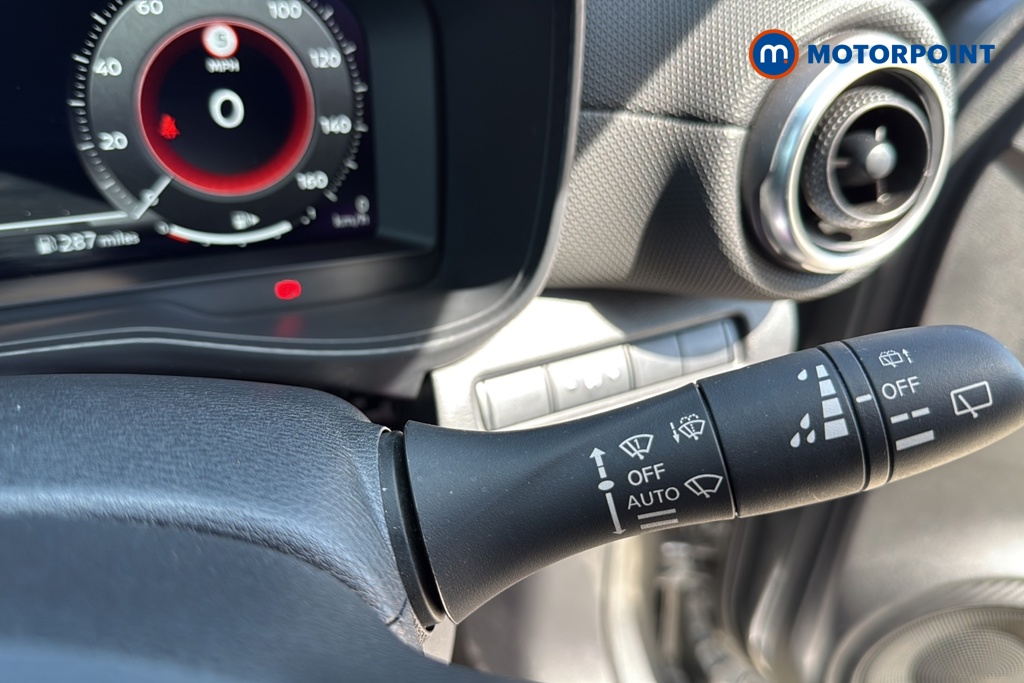 Nissan Juke N-Connecta Manual Petrol SUV - Stock Number (1657115) - 6th supplementary image